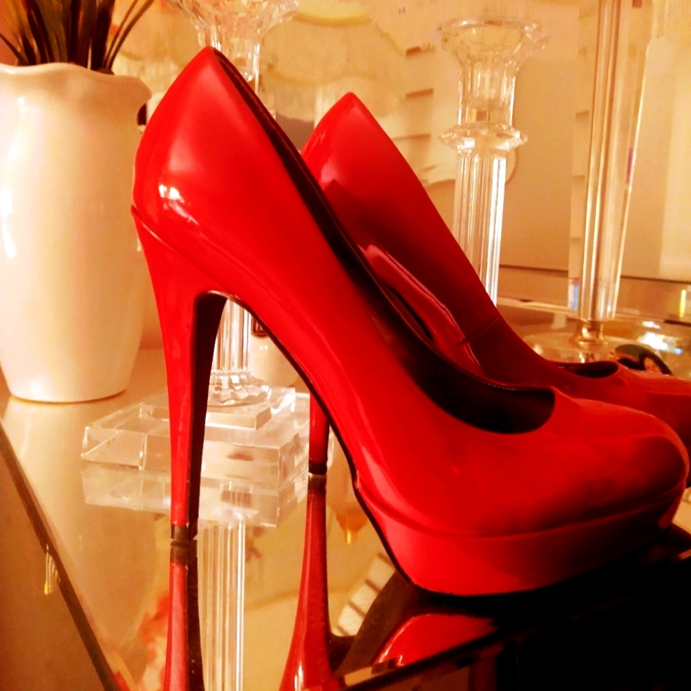 G by Guess Red stilettos Sz 6.5W